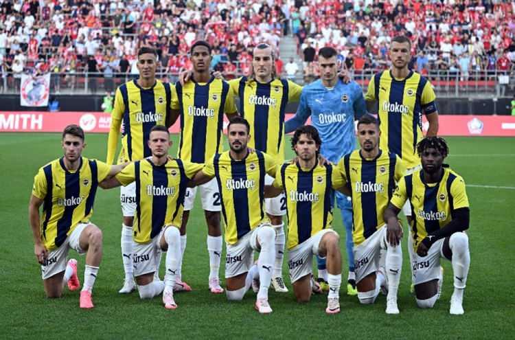 <p>Fenerbahçe'nin Şampiyonlar Ligi 3. eleme turu ilk maçında Lille'e deplasmanda 2-1 mağlup ettiği maç Avrupa basınında geniş yankı buldu.<br />
<br />
İşte manşete taşınan başlıklar:</p>
