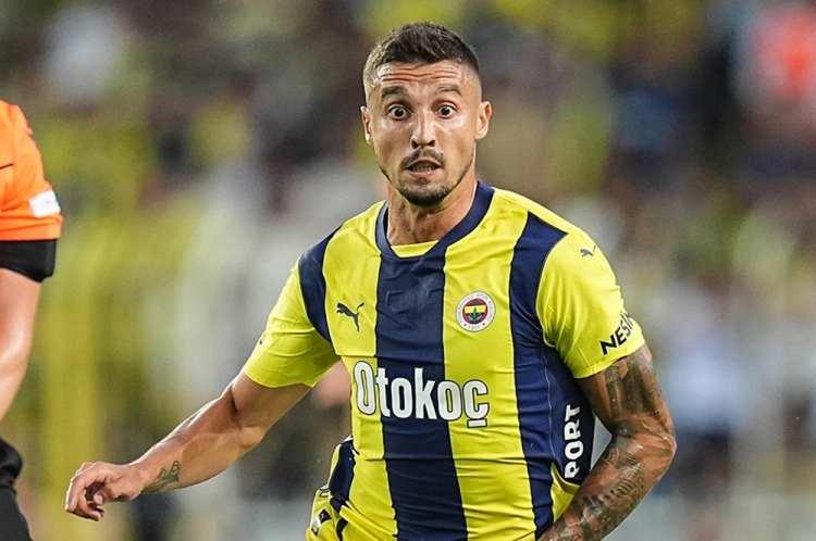 <p><strong>RADE KRUNİC'E ELEŞTİRİ</strong><br />
<br />
Son olarak Rade Krunic'in performansını eleştiren Nihat Kahveci, tecürbeli oyuncu hakkında şu yorumları yaptı.</p>