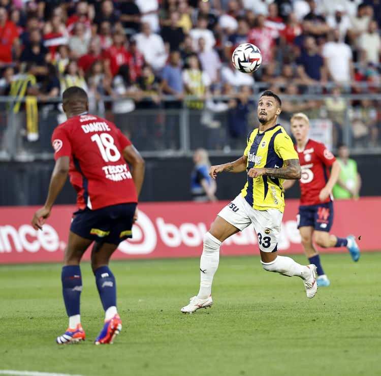 <p><strong>"Tüm yeteneklerini kaybetmiş. Bomba zannediyor topu ama Mourinho da Krunic'i hem Lugano maçlarında hem de bu maçta oyunda tuttu. Neden oyunda kalıyor anlamıyorum. Bana çok enteresan geliyor" ifadelerini kullandı."</strong></p>