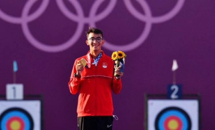 <p>Türkiye, Temmuz 2021'de Japonya'da düzenlenen Tokyo Olimpiyat Oyunları'nda 2 altın, 2 gümüş ve 9 bronz madalya kazanmıştı.</p>