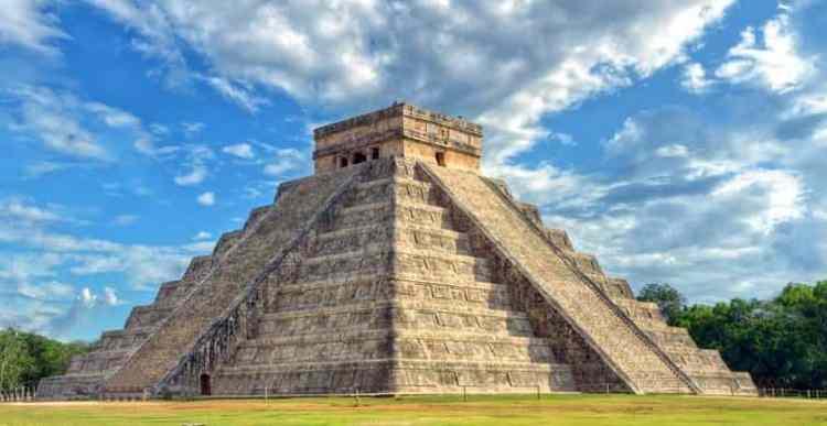 <p><span style="color:#B22222"><strong>2. EL CASTİLLO - YUCATAN, MEKSİKA (MS 1000)</strong></span></p>
<p> </p>
