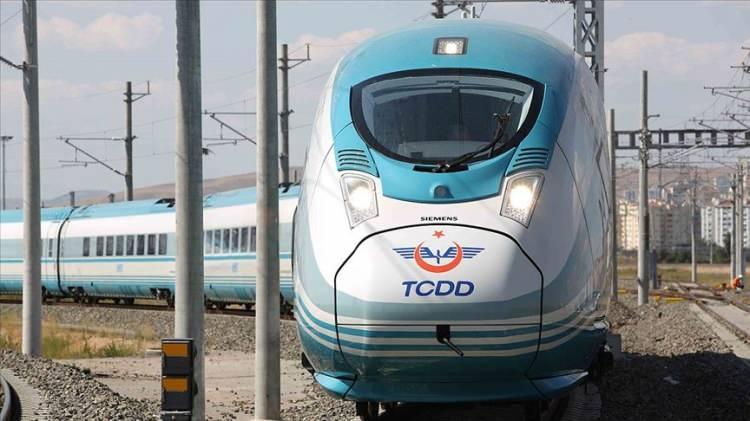 <p>TCDD'de Emekliler Yılı'na özel yıl boyunca emekliler için ana hat trenlerinde yüzde 10 indirim sağlandı. Bu indirim yoğun talep gördü ve bankalarla yapılan görüşmelerde indirimin devam etmesi için sponsor olabilecekleri iletildi.</p>

<p> </p>
