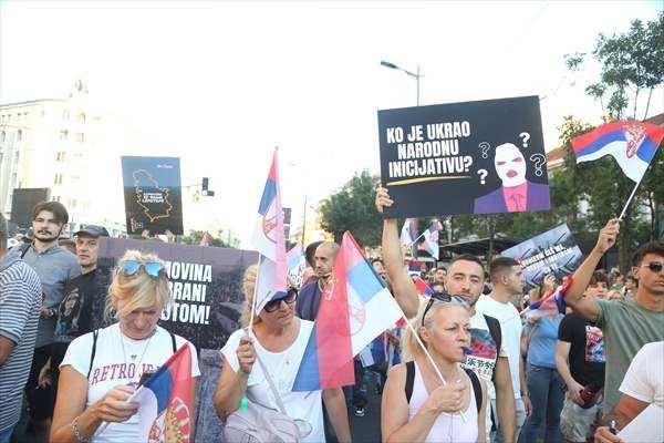 <p>Açıklamada, "Göstericiler, kamu düzenini bozarak uluslararası trafiği bloke etti ve vatandaşların güvenliğini tehlikeye attı." ifadelerine yer verildi.</p>
<p> </p>