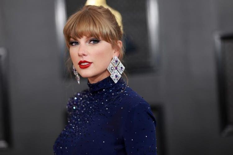 <p><span style="color:#000000"><strong>Tüm dünyanın yakından tanıdığı ve geniş hayran kitlesiyle sık sık gündeme gelen Taylor Swift, geçtiğimiz yıl "Eras" adlı dünya turnesi kapsamında ülke ülke gezdi. Turne kapsamında Avusturya’nın başkenti Viyana'da sahne almaya hazırlanan Swift, büyük bir tehlikeyle burun buruna geldi.</strong></span></p>