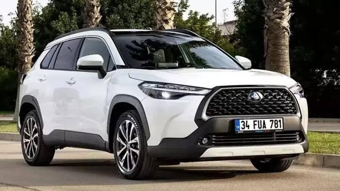 <p>Versiyonu: 1.8 Hybrid Passion X-Pack e-CVT. Fiyatı: 2.353.000 TL. Kampanyalı Fiyatı: 2.165.000 TL.</p>
<p>Versiyonu: 1.8 Hybrid Passion X-Pack Siyah Tavan e-CVT. Fiyatı: 2.385.000 TL. Kampanyalı Fiyatı: 2.195.000 TL.</p>