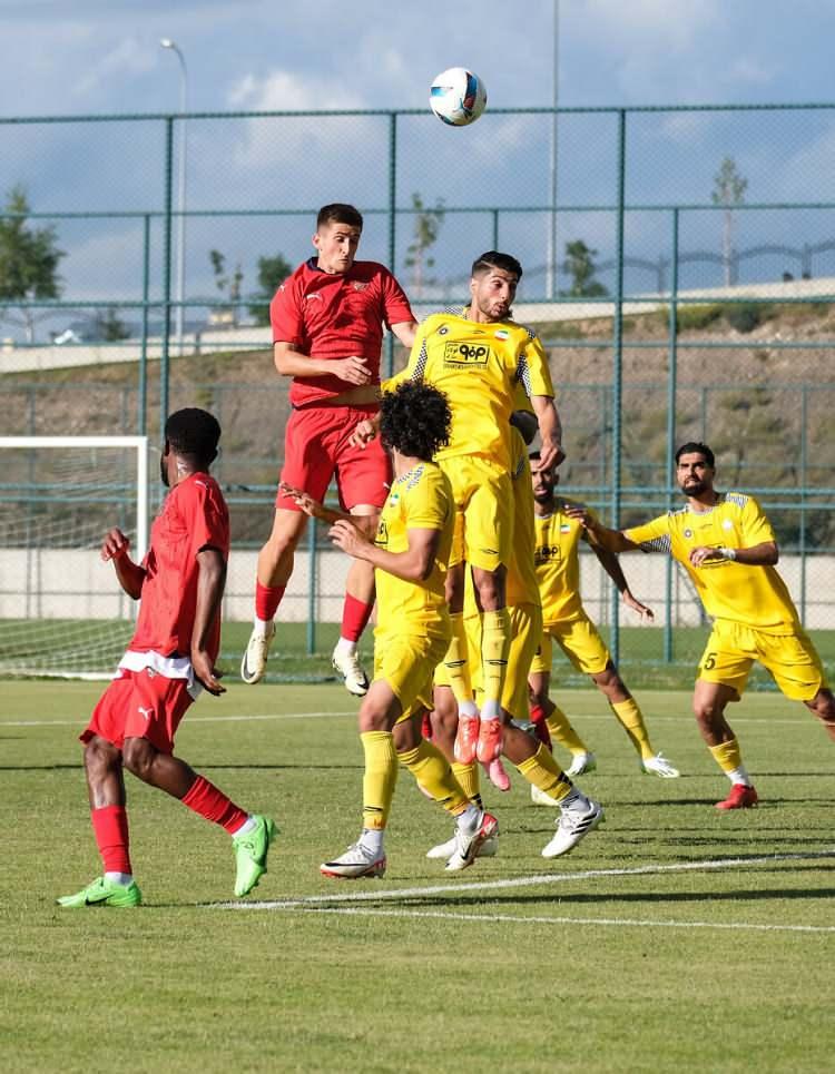 <p>Türkiye’de futbol ortamının değişip daha iyiye gidebilmesi için futbolun tüm paydaşlarının elinden geleni yapması gerekiyor. Futbolun en büyük paydaşı ise hiç kuşkusuz taraftarlar. Peki, taraftarlar Türkiye’de futbol ortamının değişmesi için 1 sezonluğuna bile olsa Anadolu takımlarını desteklemeye sıcak bakıyor mu?</p>

<p> </p>
