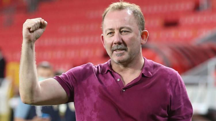 <p>Katılımcıların %22’si Galatasaray’ın efsane kaptanı ve “Taçsız Kral” lakaplı Metin Oktay’ın Türk futbol tarihinin en iyi futbolcusu olduğunu düşünüyor. %13’ü Beşiktaş’ın efsanesi Sergen Yalçın ismini verirken, Fenerbahçe’nin unutulmaz kaptanı Lefter Küçükandonyadis ise %11 ile 3. sırayı aldı.</p>

<p> </p>
