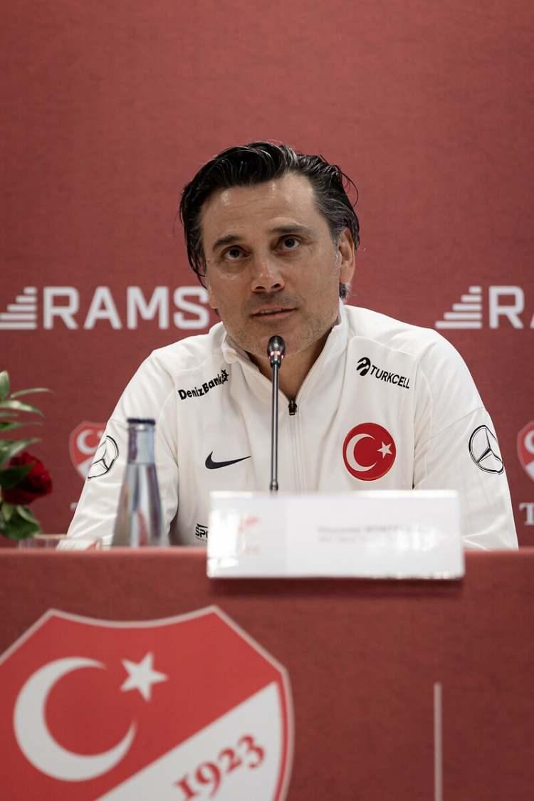 <p><span style="color:#B22222"><strong>A Milli Futbol takımımızda yabancı teknik direktör olmalı mı?</strong></span></p>