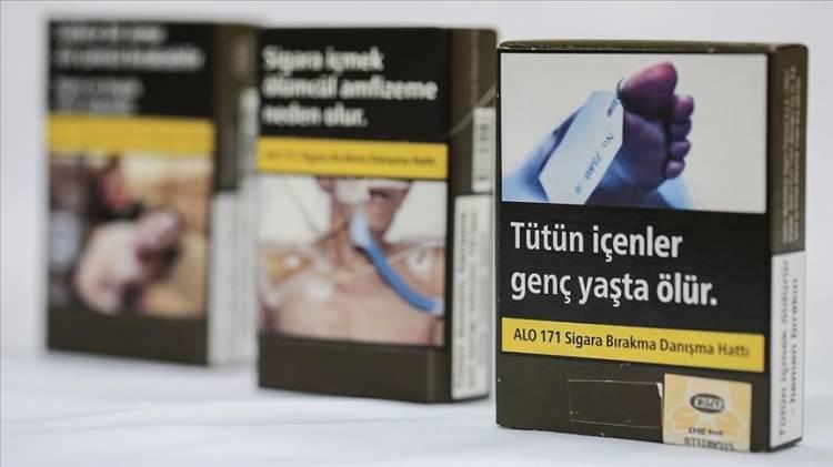 <p>D&uuml;zenlemenin, kayıt dışı t&uuml;t&uuml;n mamul&uuml; ticaretiyle etkin m&uuml;cadele edilmesi, t&uuml;t&uuml;n mamullerinin kullanımının teşvikinin ve &ouml;zendirilmesinin &ouml;nlenmesine y&ouml;nelik h&uuml;k&uuml;mler i&ccedil;erdiğine işaret eden Yumaklı, şunları kaydetti:</p>

<p>&nbsp;</p>
