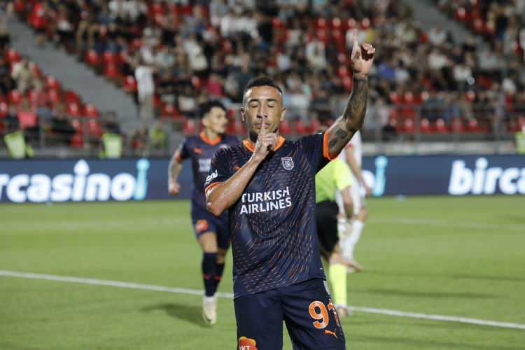 <p><strong>TEK TESELLİ BAŞAKŞEHİR'DEN</strong><br />
<br />
Bir diğer temsilcimiz Başakşehir ise UEFA Konferans Ligi 3. eleme turunda Gürcistan temsilcisi Iberia'ya konuk oldu. </p>