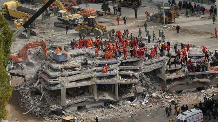 <p>Bektaş, tarihsel İstanbul depremlerinin 1999 İzmit ve 1912 Mürefte depremlerinden daha küçük olduğunu ifade etti.</p>
<p> </p>
