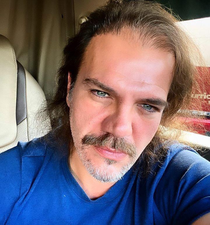 <p>Tolga Karel'den son olarak yeni bebek haberi gelmişti. Yaprak Dökümü'nün Oğuz'u Tolga Karel'in 5. kez baba olacağı ortaya çıkmıştı.</p>
<p> </p>