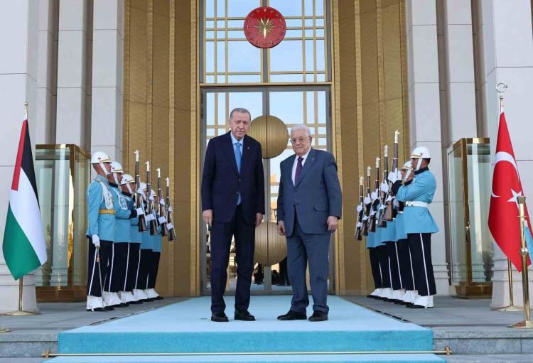 <p>Cumhurbaşkanı Erdoğan, Mahmud Abbas'ı 5 aylık aranın ardından Beştepe'de ağırladı.</p>

<p> </p>
