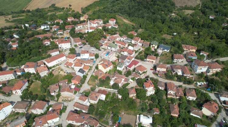 <p>Makamı olması ve çeşitli resmi toplantılara katılmasına rağmen kayıtlarda Meliha Manço'nun ismine rastlanmıyor.</p>
