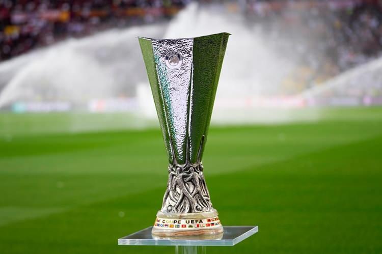 <p>UEFA, turnuvalarda bu sezon yeni formatı hayata geçiriyor. Kupa 2’de 36 takımlı lig olacak. Ancak her takım sadece 8 maça çıkacak.</p>
