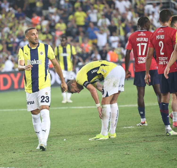 <p>Fenerbahçe, UEFA Şampiyonlar Ligi 3. tur maçında Lille ile 1-1 berabere kalarak toplamda 3-2'lik skorla turnuvaya veda etti. </p>
