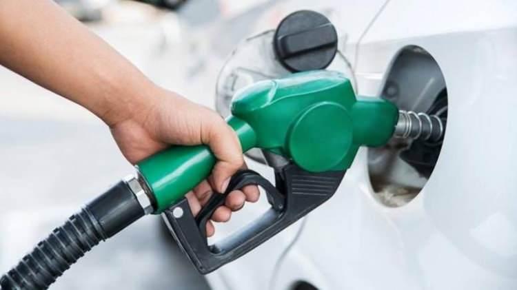 <p>Brent petrol fiyatları ve dövizdeki değişikliklerle birlikte vatandaşlar benzin ve motorin fiyatlarını takibe devam ediyor.</p>

<p> </p>
