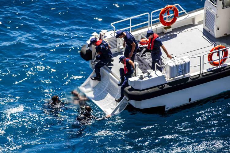 <p>Burada polis ekiplerinin yaptığı incelemenin ardından Göçer'in cesedi, Antalya Adli Tıp Kurumu morguna götürüldü. Polis ekipleri Göçer'in ölüm sebebiyle ilgili çalışma başlattı. </p>
