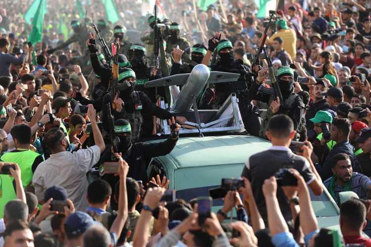 <p> Örnek olarak da İsrail Ordusu'nun zafer ilan ettiği Gazze'nin kuzeyindeki Cebeliye'de Hamas'ın hala İsrail'e kayıplar verdirmesini gösteriyor.</p>