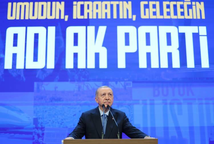 <p>Recep Tayyip Erdoğan'ın liderliğinde, 14 Ağustos 2001'de Türkiye'nin 39. partisi olarak Türk siyasi hayatına giren AK Parti, siyaset sahnesinde 23 yılı geride bıraktı.</p>
