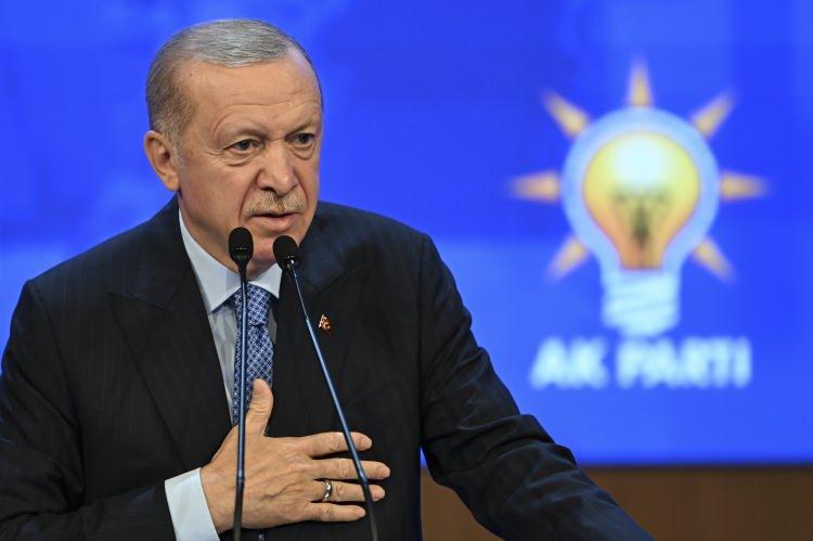 <p>AK Parti, kurulduğu günden bu yana girdiği tüm genel seçimlerde birinci parti olmayı başararak, çok partili siyasi hayatın başladığı 1946'dan bu yana en uzun süre iktidarda kalan parti oldu.</p>

<p> </p>
