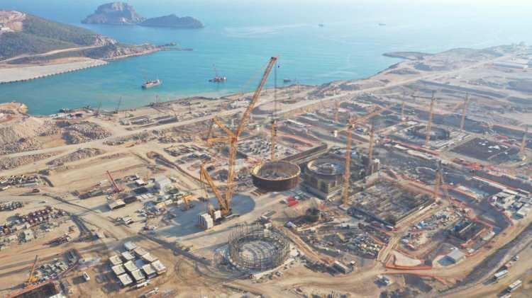 <p>Türkiye, yarım asırlık nükleer enerji serüveninde 2024'e doğru ilerlerken, tamamlandığında ülkenin ilk nükleer enerji santrali olacak Akkuyu Nükleer Güç Santrali'nde çalışmalar hız kesmeden devam ediyor.</p>

<p> </p>
