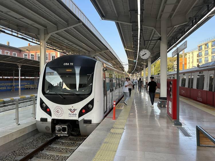 <p>T6 SirkeciKazlı&ccedil;eşme tramvay, Marmaray (B1) TCDD,&nbsp;</p>

<p>&nbsp;</p>

<p>Marmaray (B2) Halkalı Bah&ccedil;eşehir banliyo hattı TCDD,</p>

<p>&nbsp;</p>

<p>M11 İstanbul Havalimanı Metro Hattı,</p>

<p>&nbsp;</p>

<p>M3 METRO HATTI BAKIRK&Ouml;Y SAHİL KAYAŞEHİR MERKEZ METRO HATTI ,&nbsp;</p>

<p>Ayrıca M14 Altunizade Bosna Bulvarı metro hattı bakanlık tarafından hala inşaası devam eden hatlar arasında.&nbsp;</p>

<p>İstanbul Havalimanı Metro Hattının Arnavutk&ouml;y Hastane durağı ile Halkalı istasyonları arası inşaatı bakanlık tarafından devam ediyor</p>

<p>&nbsp;</p>

<p>&nbsp;</p>
