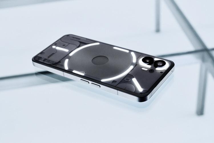 <p><strong>NOTHİNG PHONE 2</strong></p>
