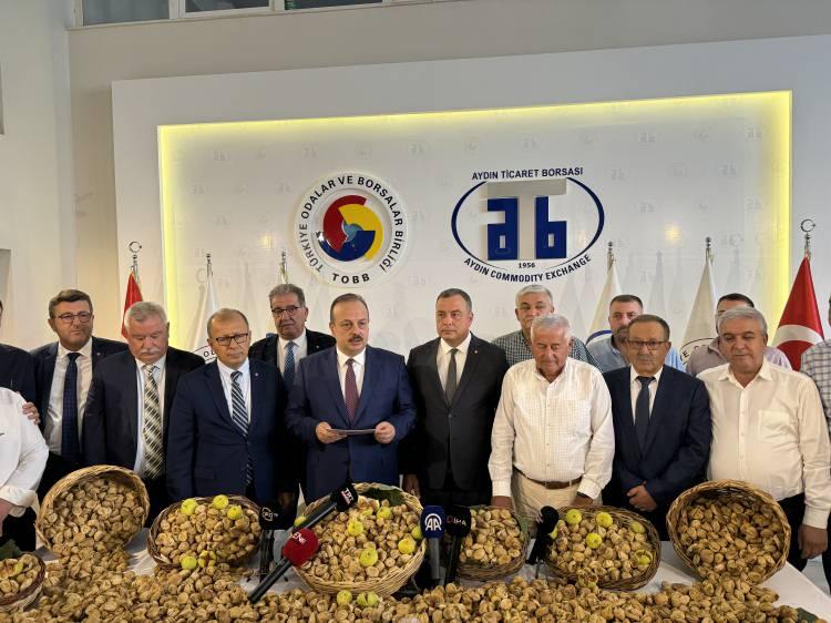 <p>Aydın Ticaret Borsası Başkanı Fevzi Çondur da bu sezon incir kaliteli olmasına rağmen hava şartlarından dolayı rekoltede düşüş beklediklerini ifade etti.</p>