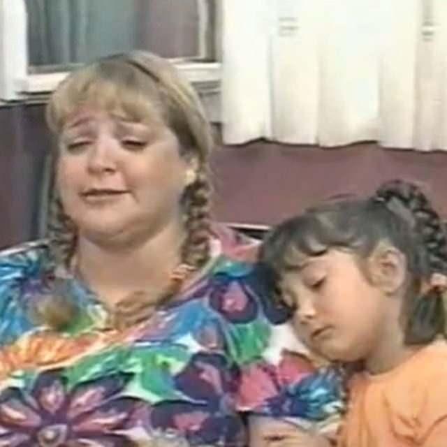 <p>Gamze Gözalan, "Baskül Ailesi" dizisinin çekildiği dönemde 160 kiloya kadar çıkmıştı. Kiloları nedeniyle birçok zorlukla karşılaşan Gözalan, zaman içinde radikal kararlar alarak kilo verme sürecine girdi.</p>
<p> </p>