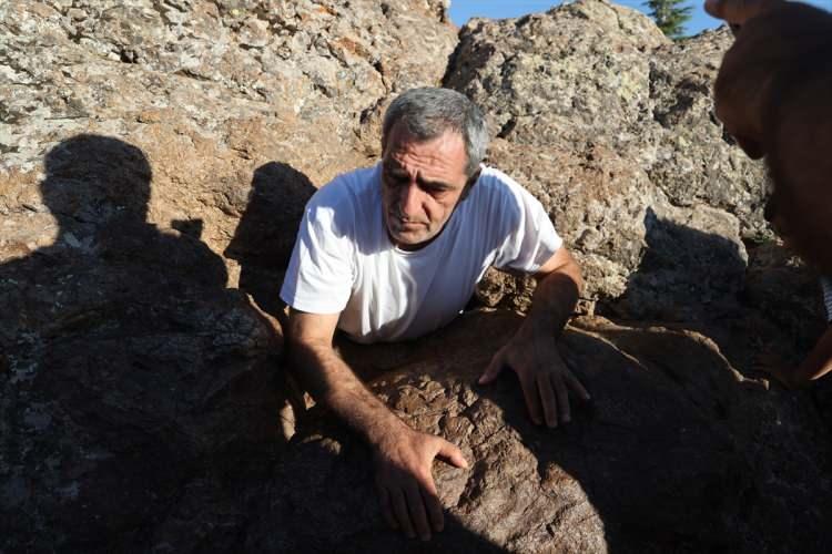 <p>Burada dua eden katılımcılar, külliyede kullanılan eşyaların sergilendiği müze ve diğer eklentileri de geziyor.</p>
<p></p>