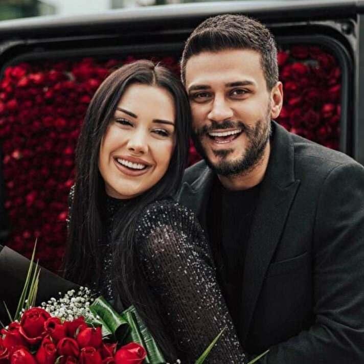 <p><span style="color:#FF0000"><strong>BABASI HAKKINDAKİ YORUM KARŞISINDA DELİRDİ</strong></span></p>

<p><span style="color:#000000"><strong>İddiaya göre Nuriye Ö, geçtiğimiz yıl 2 Ekim'de sosyal medya hesabından Dilan Polat'la ilgili "Sahtekar Dilan Polat, televizyonda anne baban üzerinden ajitasyon yapıp durma. Babanın ananı neden öldürdüğünü söylersem baban hapiste kahrından ölür" şeklinde bir yorum yaptı.</strong></span></p>
