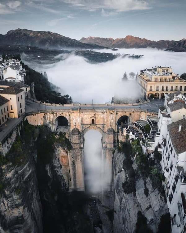 <p> Puente Nuevo</p>
<p> </p>
<p>İspanya</p>