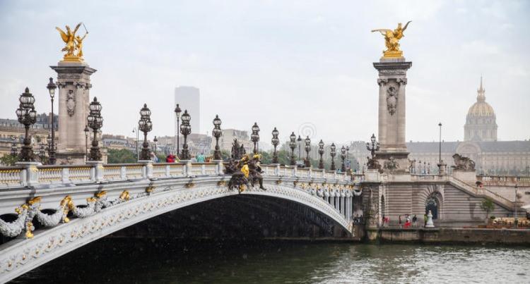 <p> III. Alexandre Köprüsü</p>
<p> </p>
<p>Paris</p>
