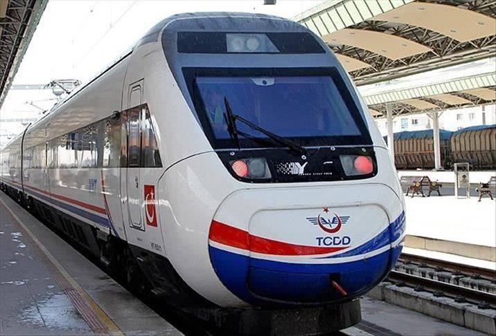 <p>Şehirlerarası otobüs biletlerinde mevcut ücret tarifesi üzerinden yüzde 20, yüksek hızlı trenlerde ise yüzde 10 indirim uygulanmaya başladı. </p>