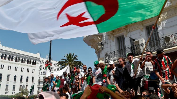 <p><strong><span style="color:#B22222">CEZAYİR</span>  |  60</strong></p>
