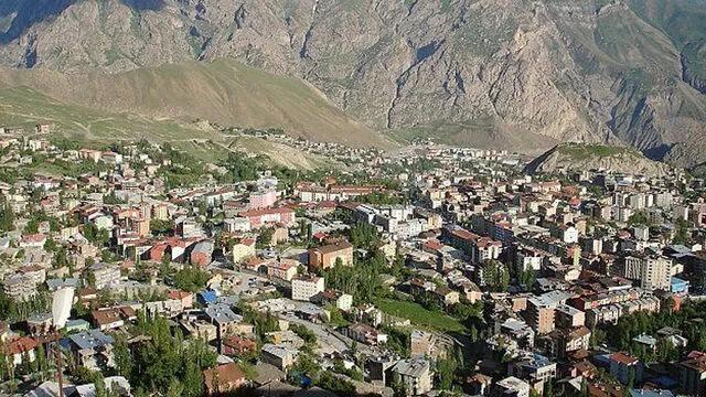 <p><span style="color:#B22222"><strong>10- ŞIRNAK</strong></span></p>
<p>Şırnak, % 71.36 oranıyla en fazla mutlu insanın yaşadığı 10 şehir. Şehrin nüfusu ise 537 bin 672.</p>