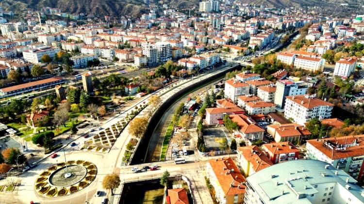 <p>Çankırı, 216.312 olan nüfusunun yanı sıra mutluluk oranıyla listenin 6. sırasında. %73.5 olan bu oran ile birçok ili geride bırakıyor.</p>
