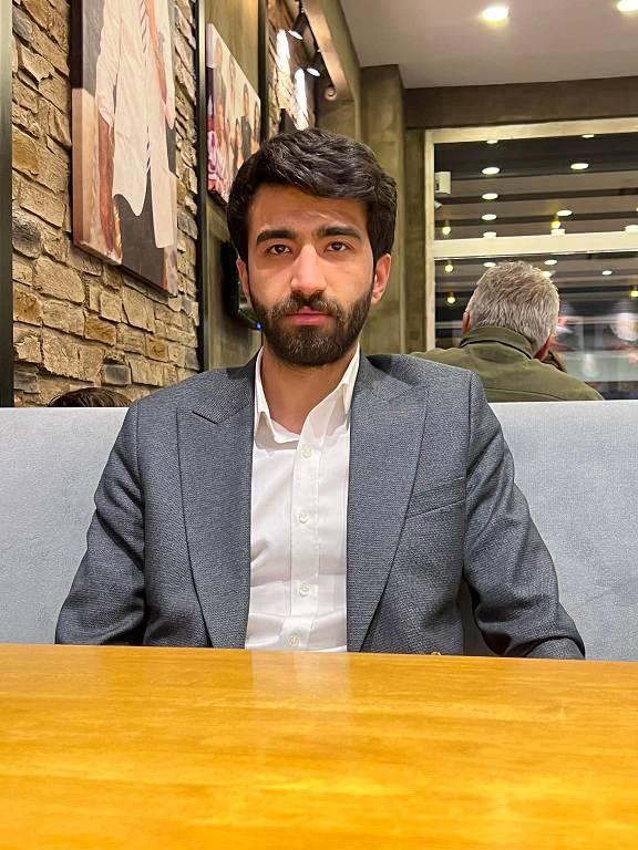 <p><span style="color:#FF0000"><strong>"SENİN HADDİN NEDİR?"</strong></span></p>
<p><span style="color:#000000"><strong>Yazar'ı "Dedem İbrahim Tatlıses sana yol vermişken senin haddin nedir?" sözleriyle hedef alan Karakeçili, "Canlı yayında şunları deseydin ya söylesene 'kendi huzurum mutluluğum için beş senede adamın malını, çocuklarının rızkını çaldım', söyleyebilir misin? </strong></span></p>