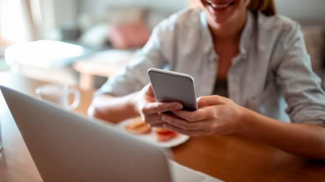 <p>ABD'nin en büyük telefon operatörlerinden Verizon, kullanıcılarına cazip bir fırsat sunarak ücretsiz iPhone edinme imkanı sağladı.</p>

<p> </p>
