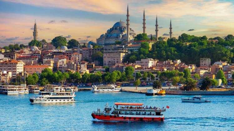 <p>Türkiye’de 2023 yılında cinsiyete göre en önemli göç etme nedeni; erkeklerde 257 bin 277 kişi ile daha iyi konut ve yaşam koşulları olurken kadınlarda 361 bin 15 kişi ile hanedeki fertlerden birine bağımlı göç oldu.</p>
