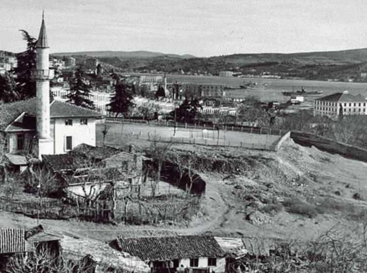 <p><strong>BEŞİKTAŞ VİŞNEZADE CAMİİ 40'LAR</strong></p>
