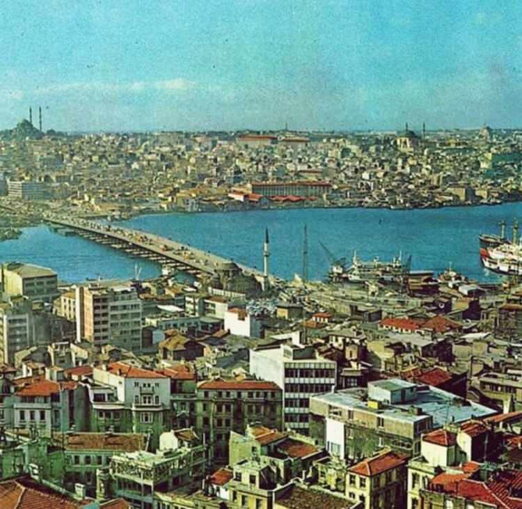 <p><strong>GALATA KULESİ'NDEN HALİÇ 70'LER</strong></p>
