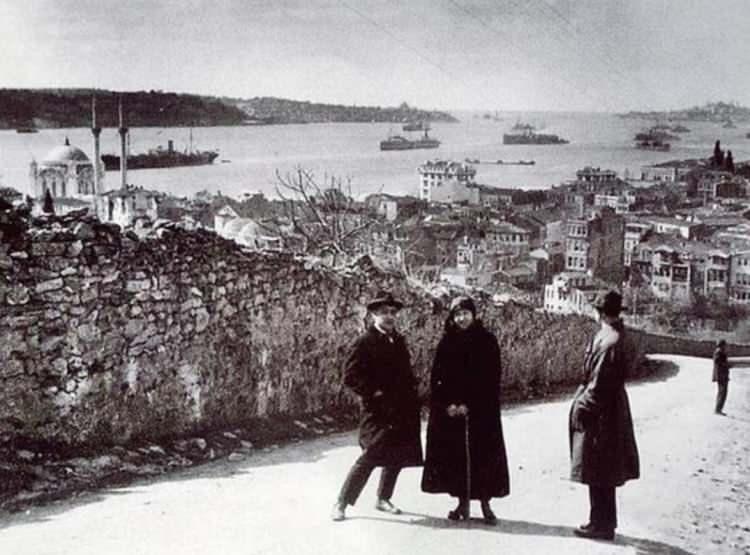 <p><strong>ORTAKÖY 40'LAR</strong></p>