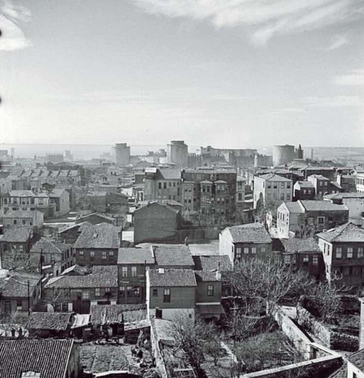 <p><strong>YEDİKULE 1937</strong></p>