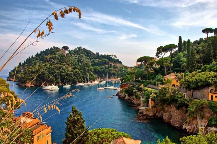 <p>"Biz sadece kısıtlamalara saygı gösterilmesini ve Portofino'nun güzelliğinin korunmasını sağlamak istiyoruz," diyen belediye başkanı, sözlerini şöyle sürdürdü: "Görünmeyen yerlere yerleştirilmeleri gerekiyor. Yavaş yavaş her şeyi düzene sokuyoruz."</p>

<p> </p>
