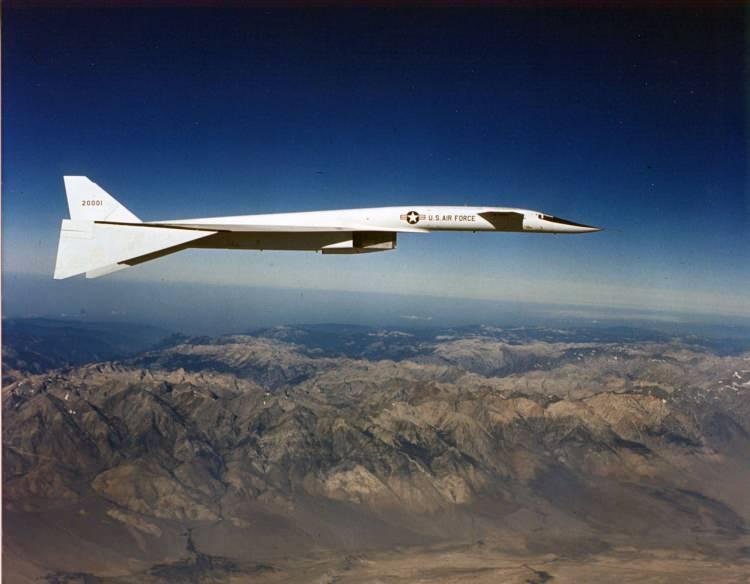 <p><strong><span style="color:#B22222">7) XB-70 VALKYRIE</span> | KUZEY AMERİKA</strong></p>