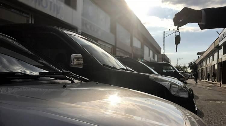 <p>Bu noktada Fiat Egea Sedan Easy donanımdan bile ucuz olarak dikkat çeken Stonic SUV otomobil modeli, otomotiv devi gemileri yaktı bile dedirtebiliyor. Çünkü fiyatı görenler adeta bayilere koşabiliyorlar.</p>
<p> </p>
