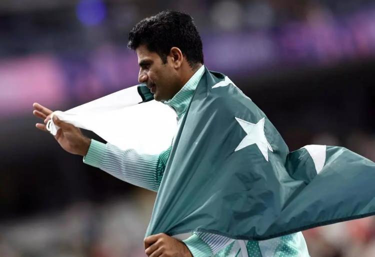<p>Paris'teki Stade de France'ta atletizm erkekler cirit atmanın finallerinde Pakistanlı sporcu Arshad Nadeem de tarihi başarıya imza attı. Nadeem, 92.97'lik derecesiyle altın madalyanın sahibi oldu. Pakistanlı 27 yaşındaki sporcu, tarihi başarısıyla Pekin 2008'de Andreas Thorkildsen'e (90.57) ait olimpiyat rekorunu da kırmış oldu.</p>
<p> </p>