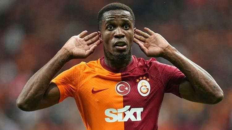 <p>"Aynı şeyi Zaha da söyledim. Senin burada olman bizi rahatsız etmez. İstersen Konya'ya gidelim dedim. Ama gelmek istemedi. Kalırsa da bizim için çok değerli bir oyuncu."</p>
